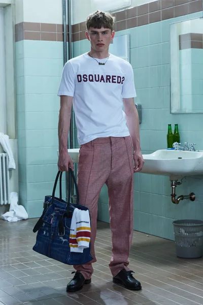 Look 18